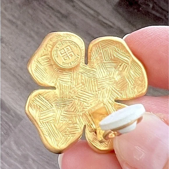 Vintage 80s GIVENCHY Matte Gold Plated Flower Pearl Clip On Statement Earrings - Picture 15 of 17